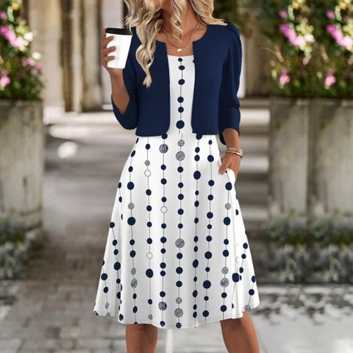Weißes Marine-Punktkleid mit 3/4-Ärmel-Cardigan