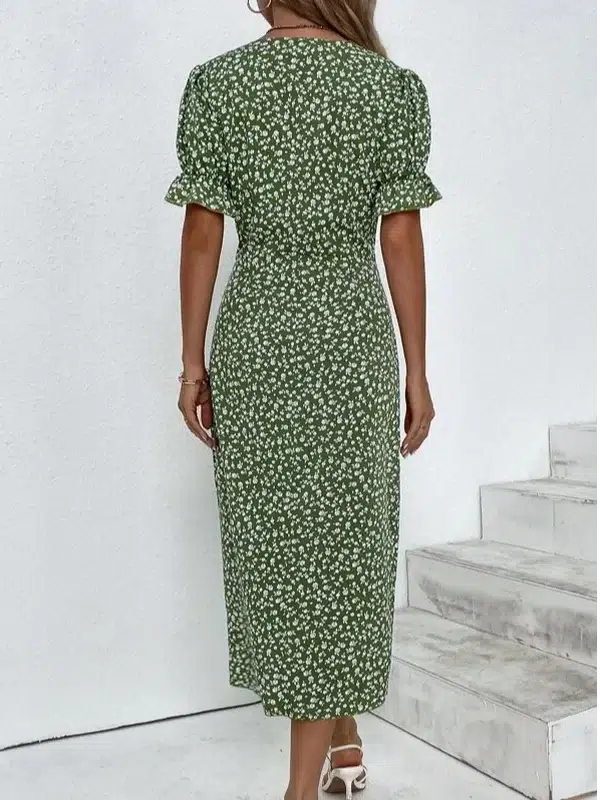 Kurzarm-Kleid im grünen Blumendruck mit Knopfleiste, midi