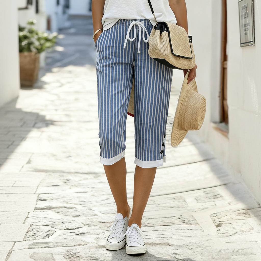 Trendy blaue gestreifte Caprihosen