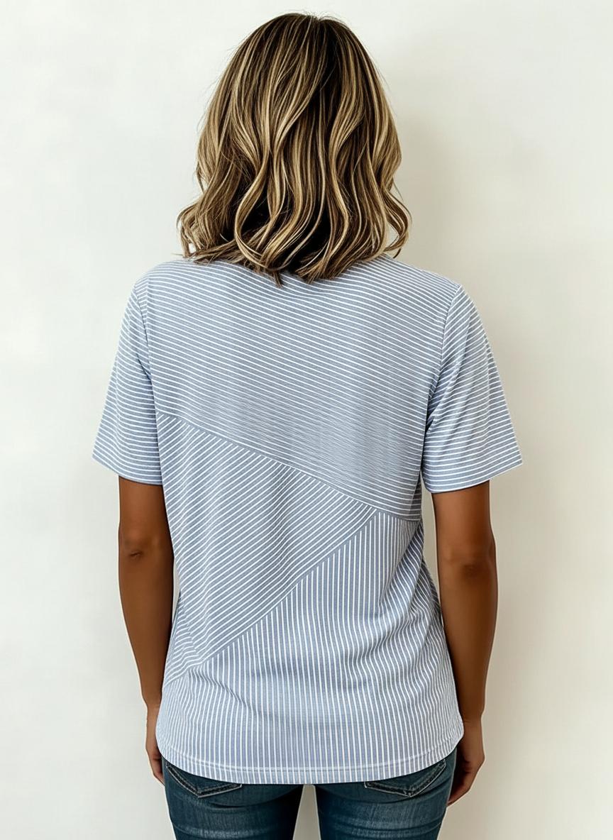 Blaues-weißes diagonal gestreiftes Kurzarm-T-Shirt mit Rundhalsausschnitt